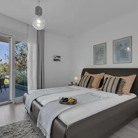 Inmitten Der In Ruhiger Lage By Interhome Сasa de vacaciones Makarska