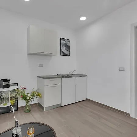 Inmitten Der In Ruhiger Lage By Interhome Сasa de vacaciones Makarska