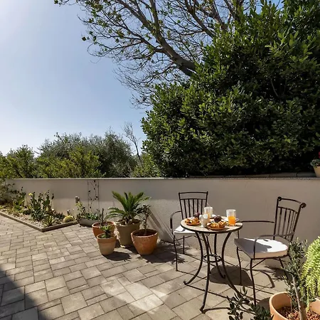 Сasa de vacaciones Inmitten Der In Ruhiger Lage By Interhome Makarska