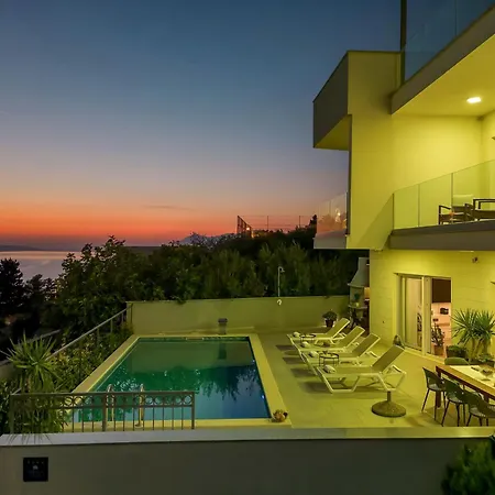 Inmitten Der In Ruhiger Lage By Interhome Сasa de vacaciones Makarska