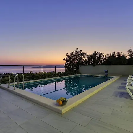 Inmitten Der In Ruhiger Lage By Interhome Сasa de vacaciones Makarska